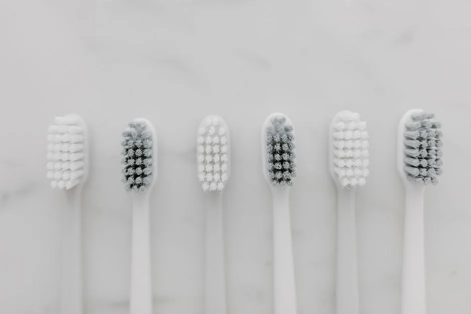 Qué hacer con un cepillo de dientes viejo: usos para limpiar en casa