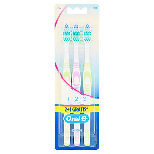 Oral-B Set Pack de 3 Cepilos de Dientes, Limpieza de Base Cotidiana