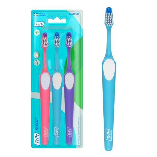 Cepillo de dientes TePe Nova, Medio, 3 ud., punta más larga para mejor acceso a los dientes posteriores